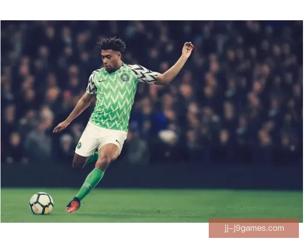 皇马全新紫色客场球衣惊艳亮相彰显皇家风范